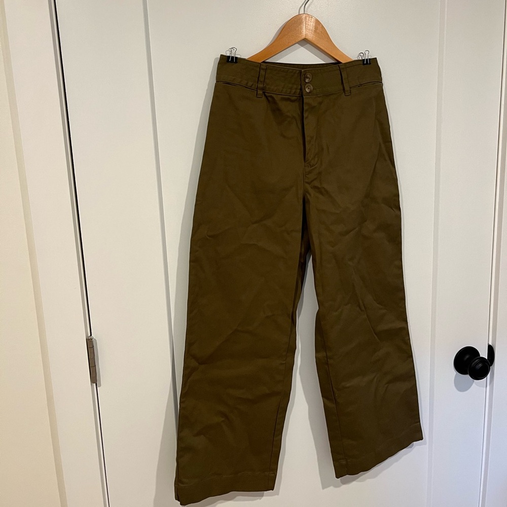 Ankle cropped khaki pants